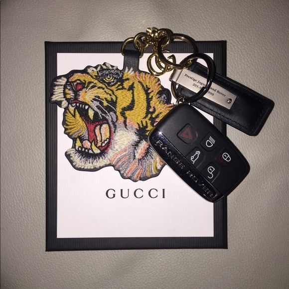 gucci tiger keychain